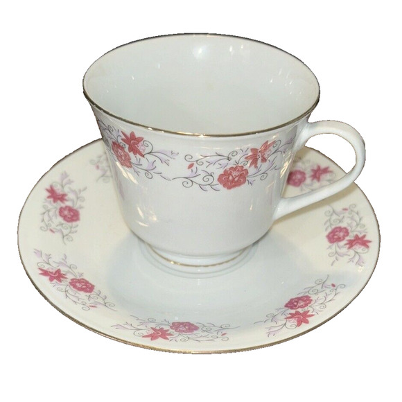 Tea Cup And Saucer floral design Gold Trim Made In China, Vintage - Picture 1 of 5